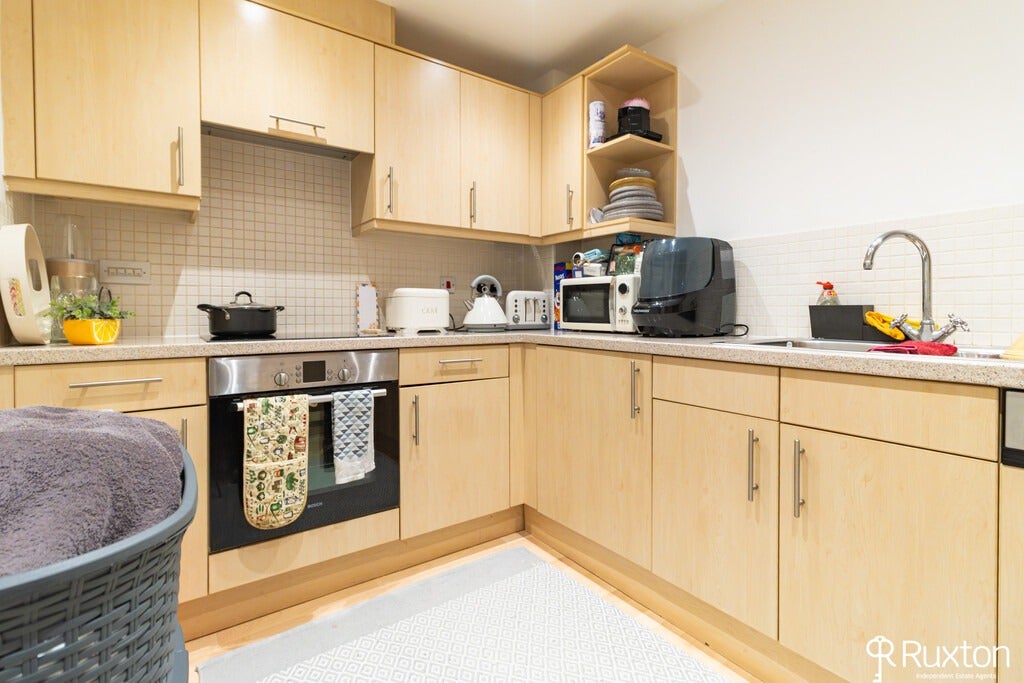 Flat Alderwood Place in Metropolitan Borough of Solihull