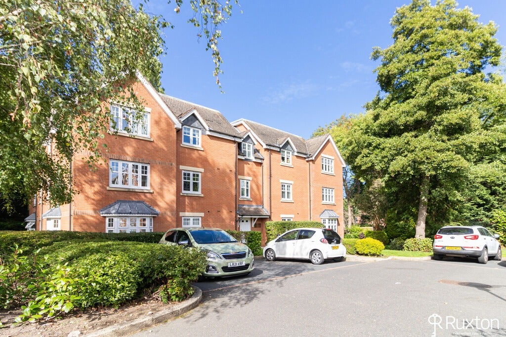 Flat Alderwood Place in Metropolitan Borough of Solihull