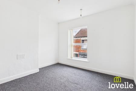 Flat Falkland Road in Hull