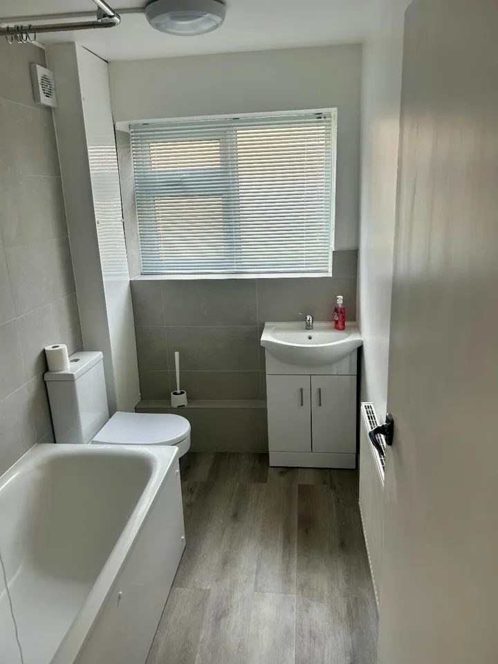Flat Maldon Road in Greater London
