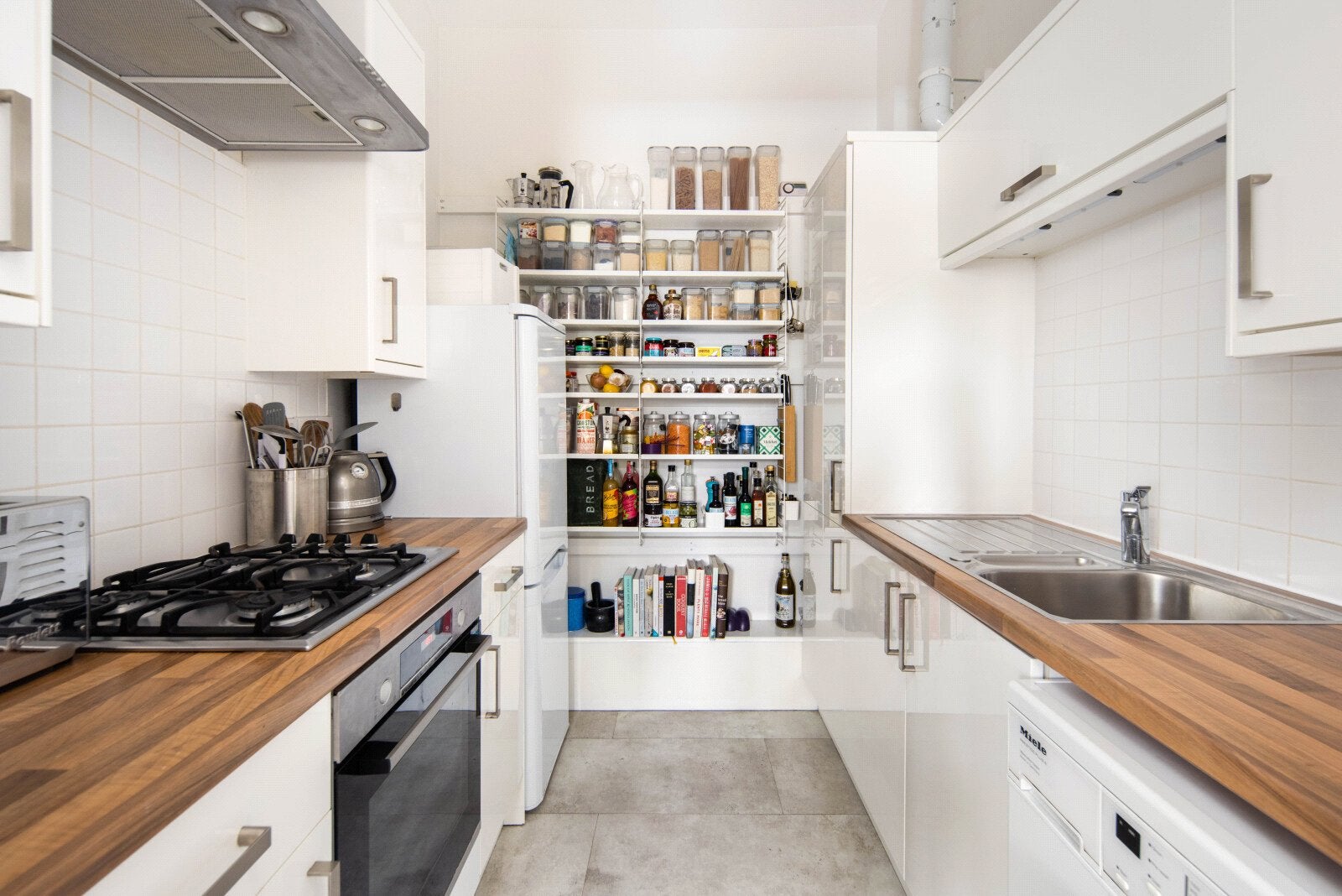 Flat Cable Street in Greater London