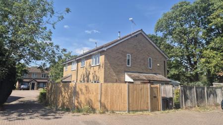 House Longbrooke in Houghton Regis