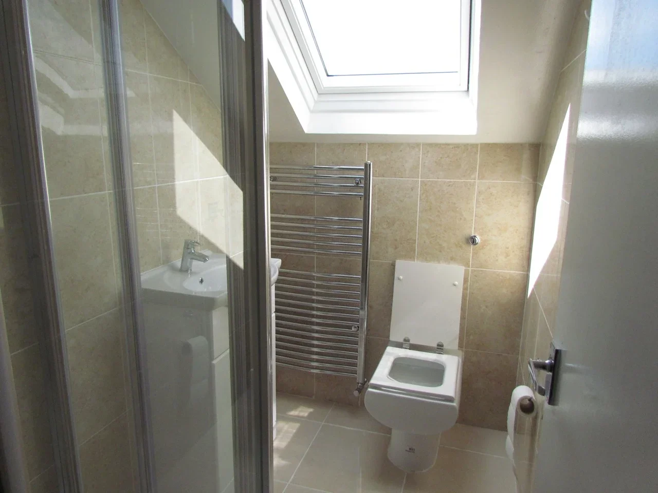 Room Roslyn Road in Greater London