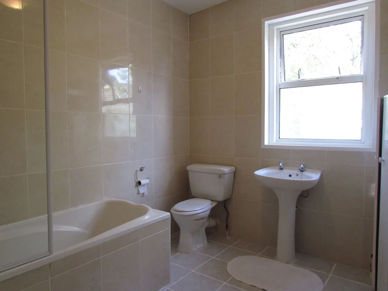 Room Roslyn Road in Greater London