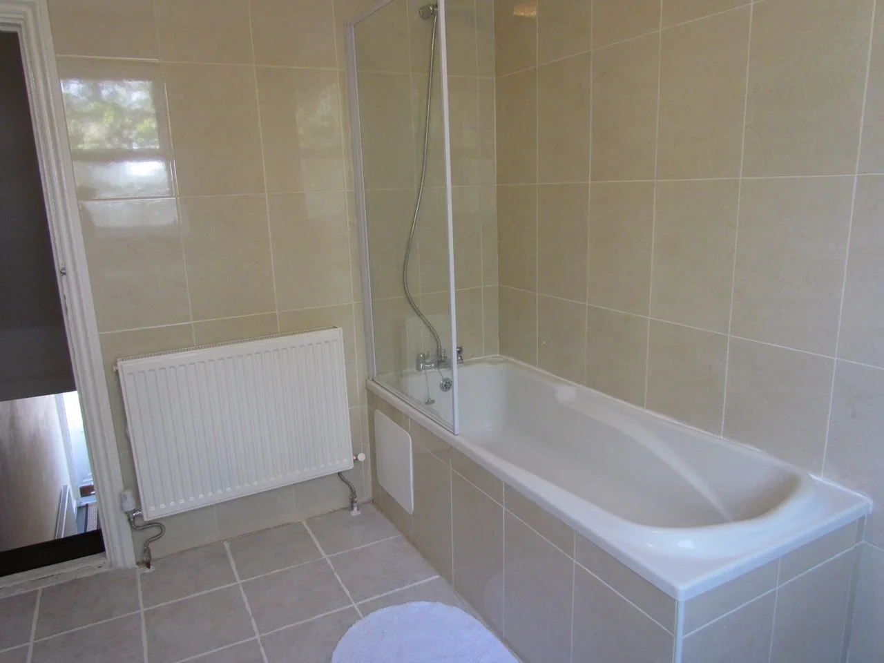 Room Roslyn Road in Greater London