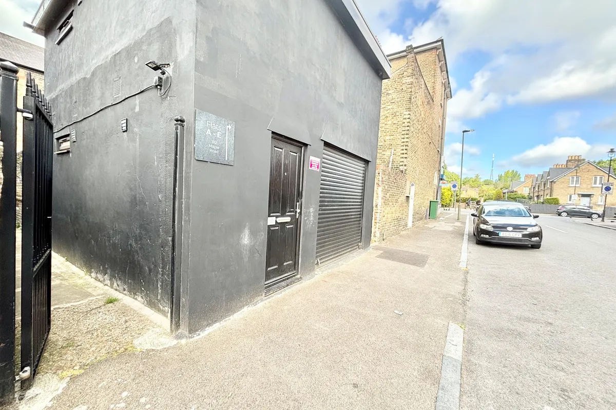Room Maple Road in Greater London