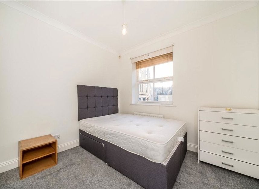 Flat Leathermarket Court in Greater London