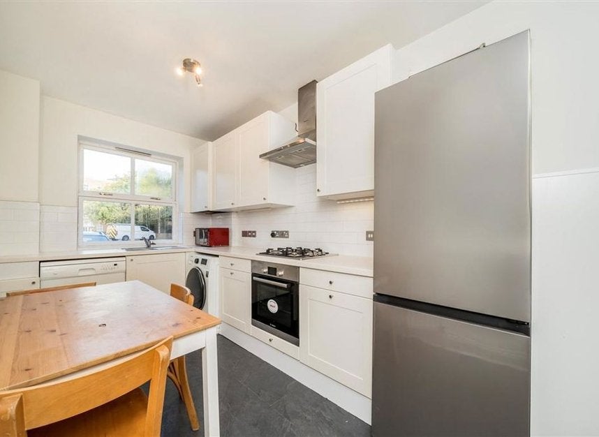 Flat Leathermarket Court in Greater London