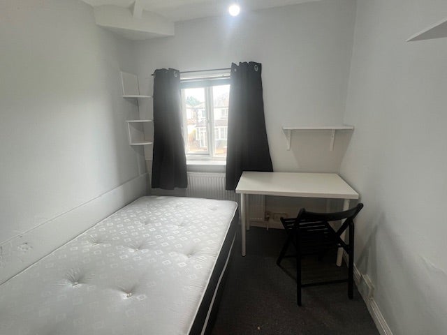 Flat Newport View in Leeds