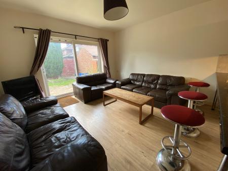 Room Abberton Road in Manchester