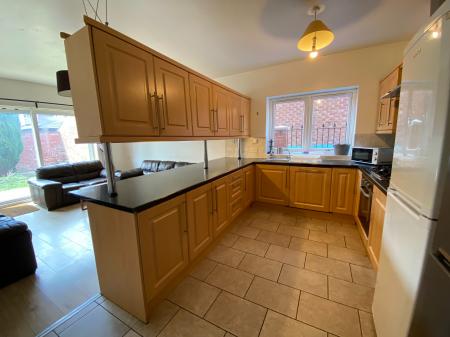 Room Abberton Road in Manchester