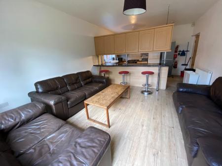 Room Abberton Road in Manchester