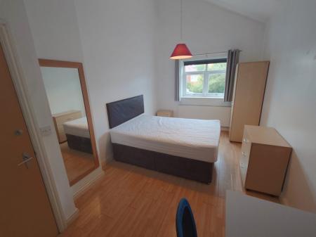 Room Abberton Road in Manchester