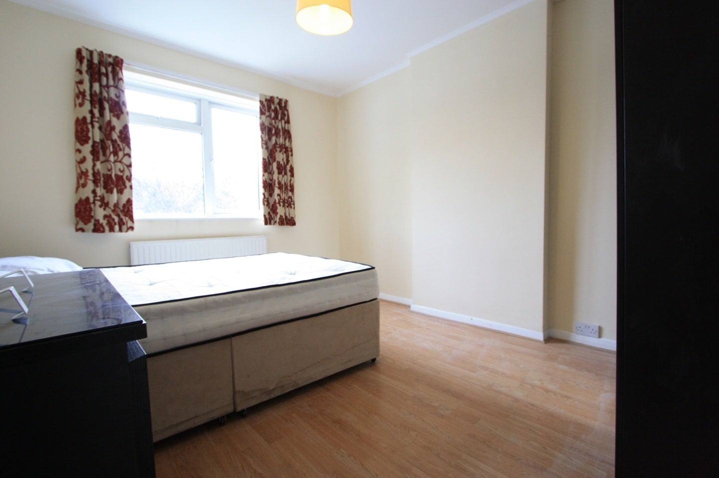 Flat Grove Road in Greater London