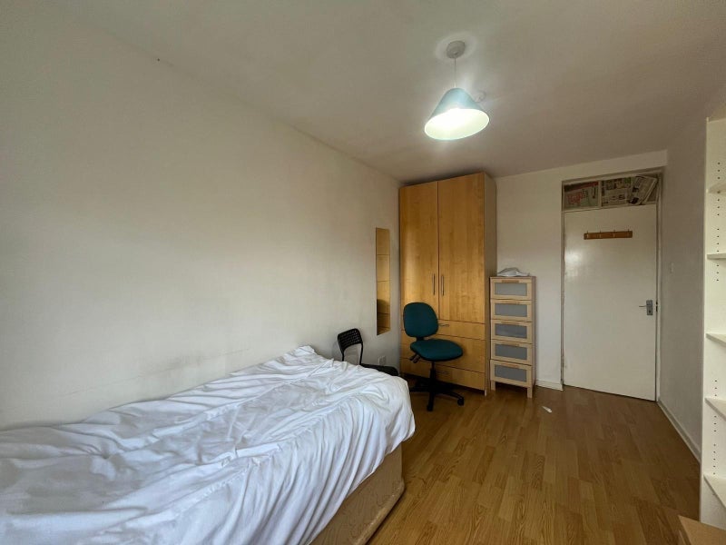 Room Worley Close in Newcastle upon Tyne
