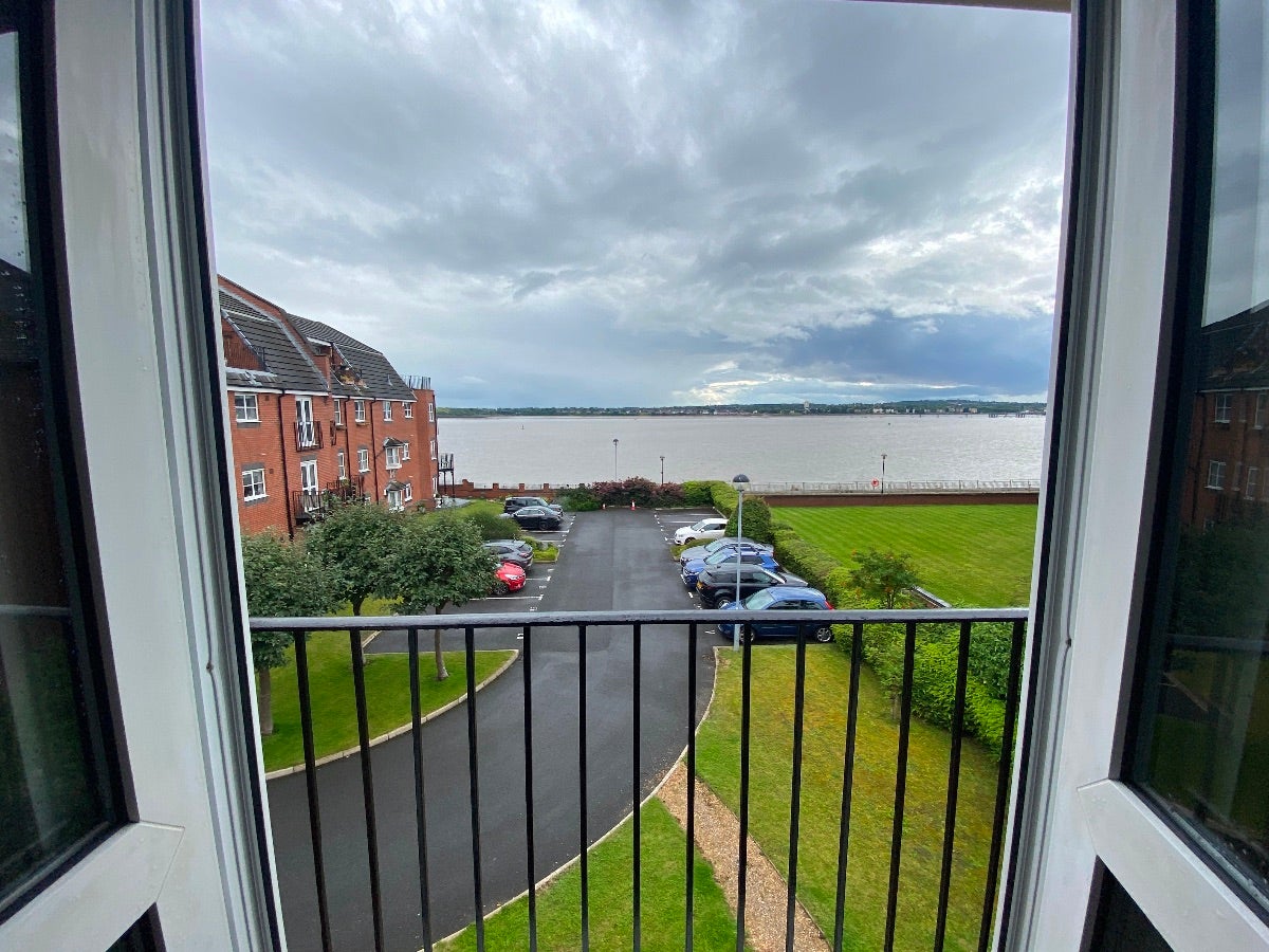 Flat Armstrong Quay in Liverpool