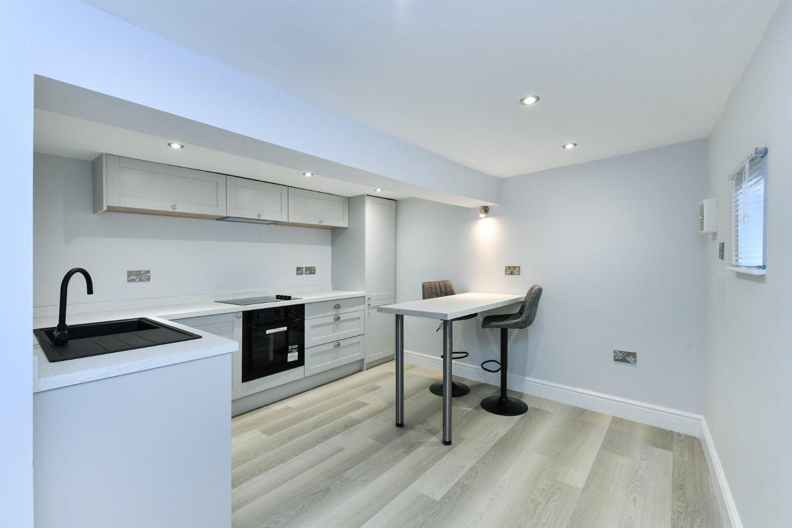 Flat St James's Terrace in Nottingham