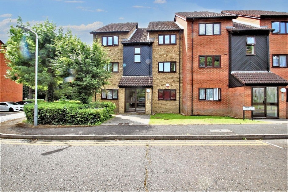 Flat Turnpike Lane in Greater London