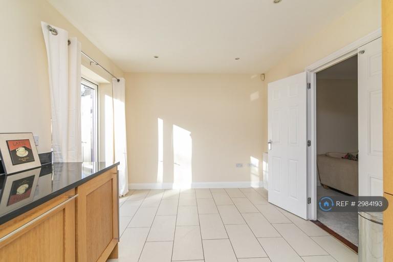 House Capel Crescent in Greater London