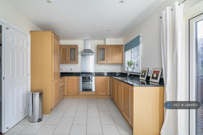 House Capel Crescent in Greater London