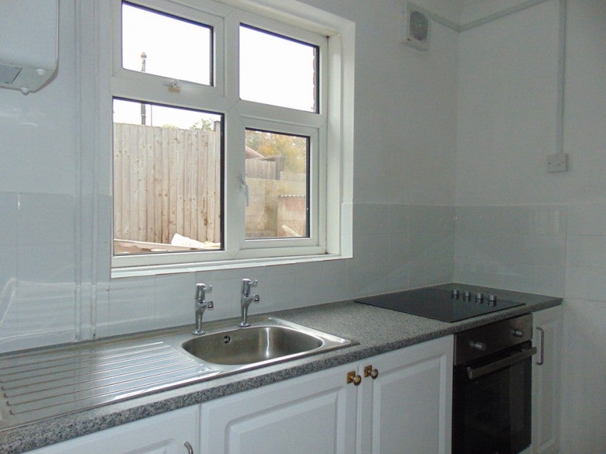 Flat Begonia Road in Southampton