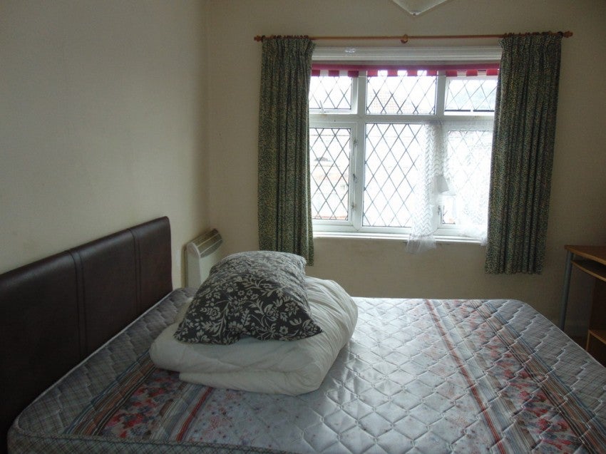 Flat Begonia Road in Southampton