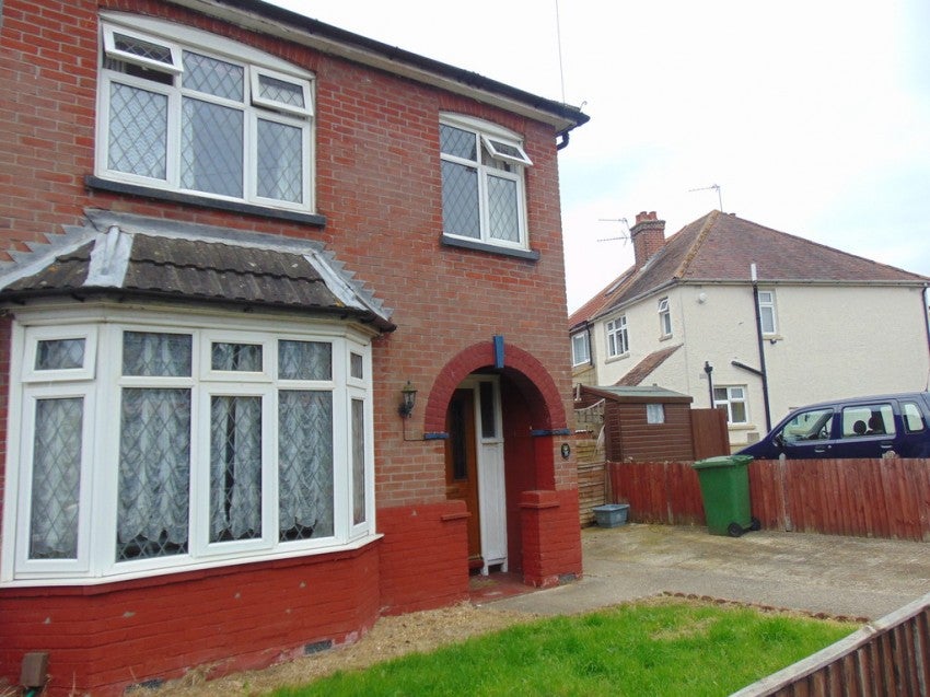 Flat Begonia Road in Southampton
