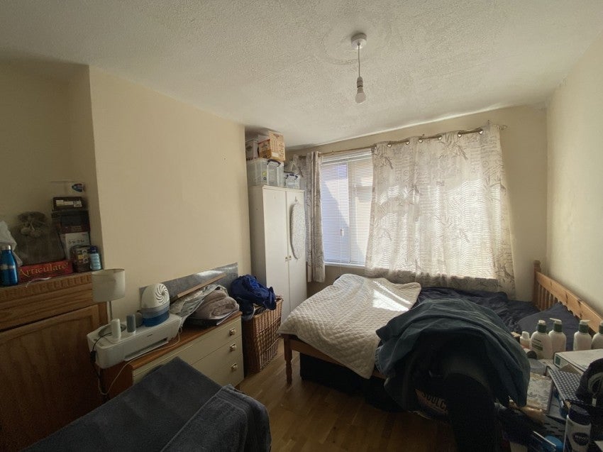 Flat Begonia Road in Southampton