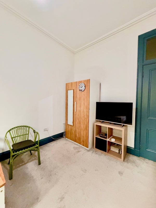 Room Maxwell Road in Glasgow