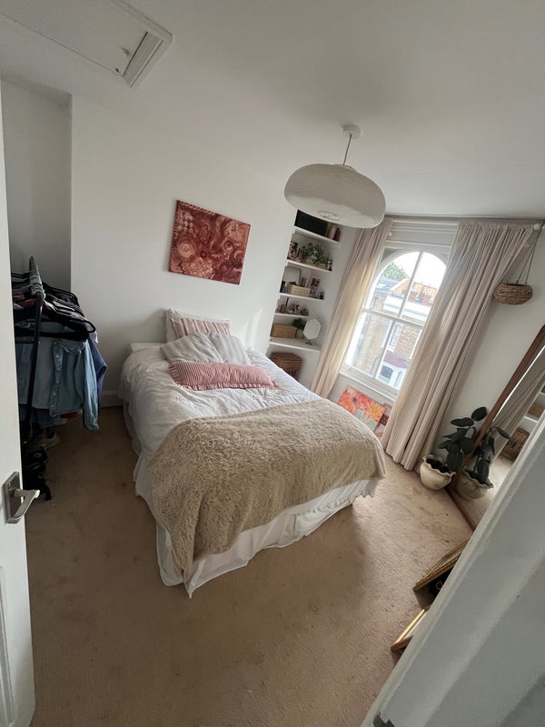 Room Blurton Road in Greater London