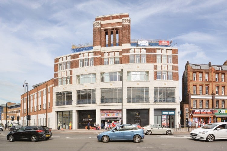Flat Lewisham High Street in Greater London