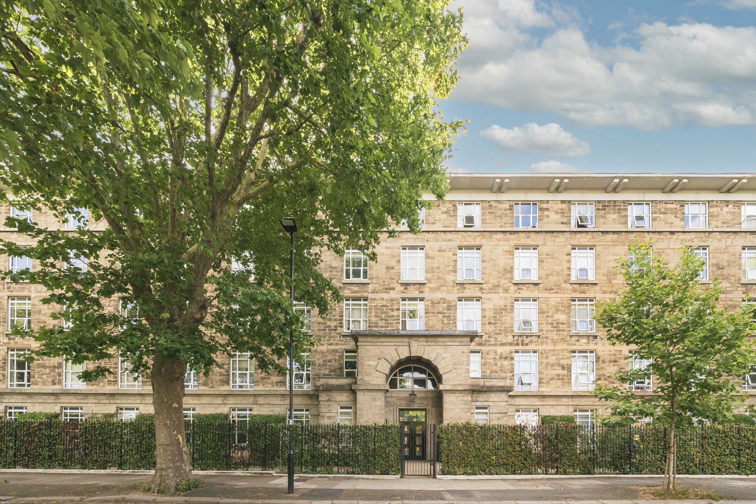 Flat Bromyard Avenue in Greater London