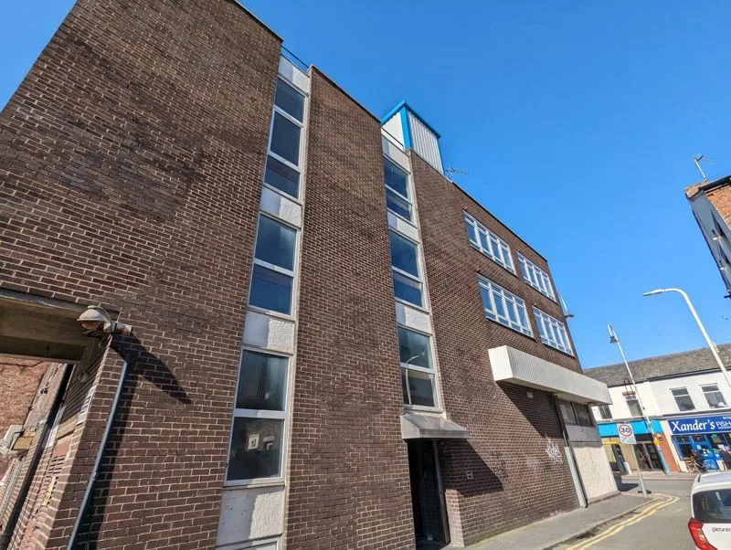 Flat Queen Anne Street in Southport