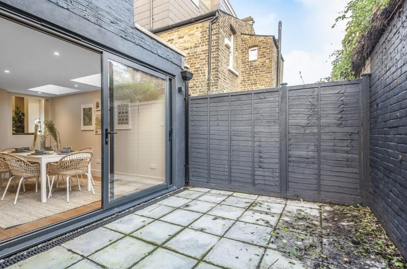 Room Kerrison Road in Greater London