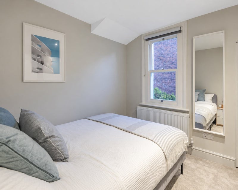 Room Kerrison Road in Greater London