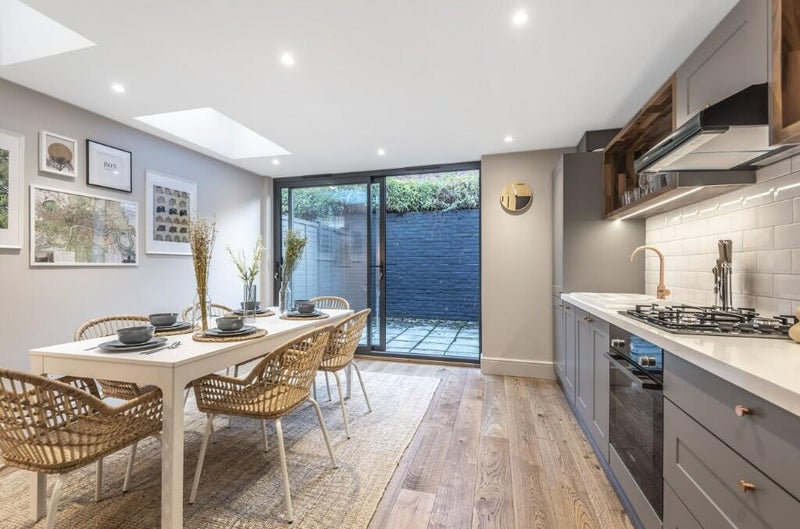 Room Kerrison Road in Greater London