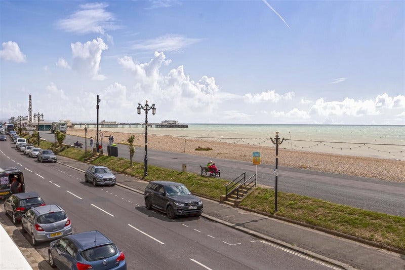 Flat Marine Parade in Worthing