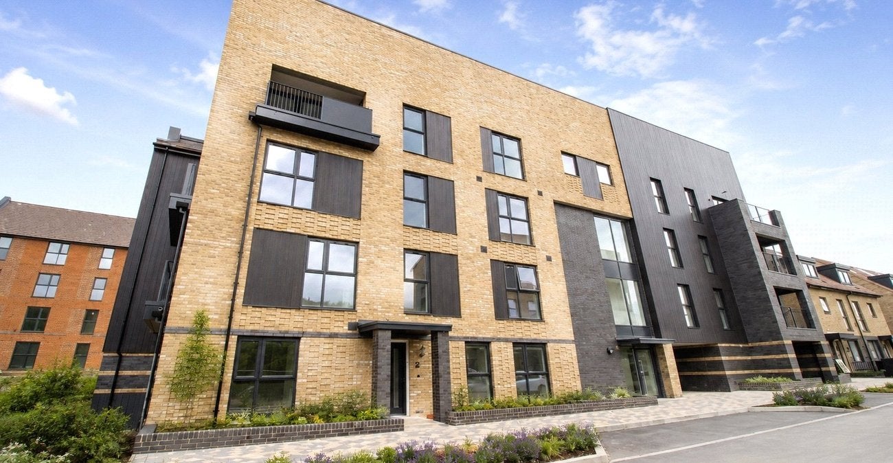 Flat Alkerden Lane in Dartford