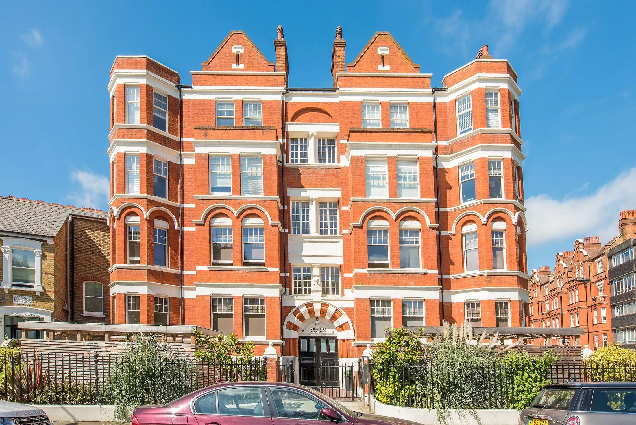 Flat Hamlet Gardens in Greater London