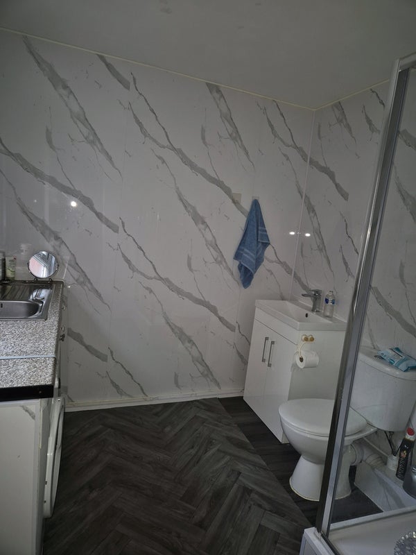 Room Cornwallis Road in Greater London