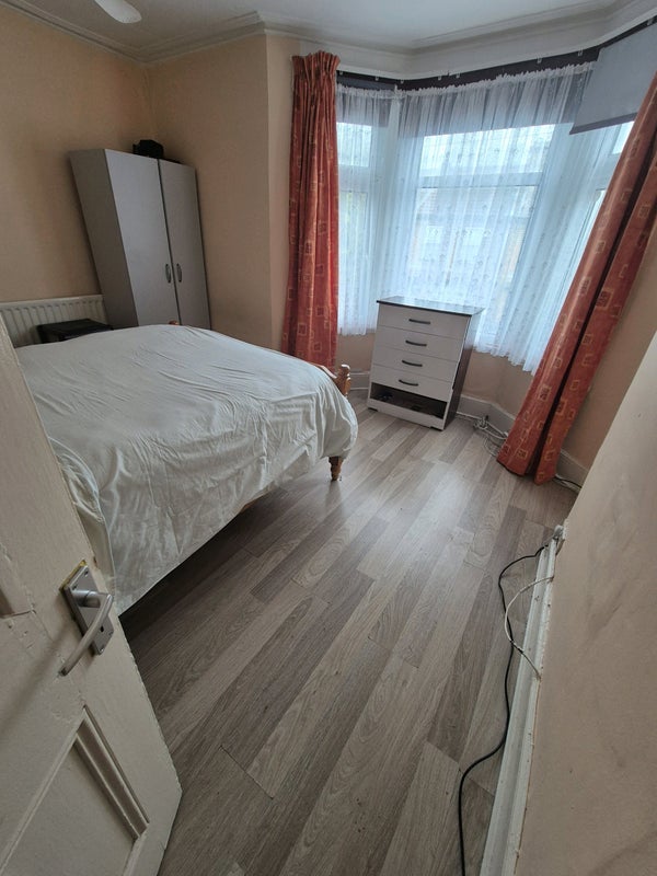 Room Cornwallis Road in Greater London