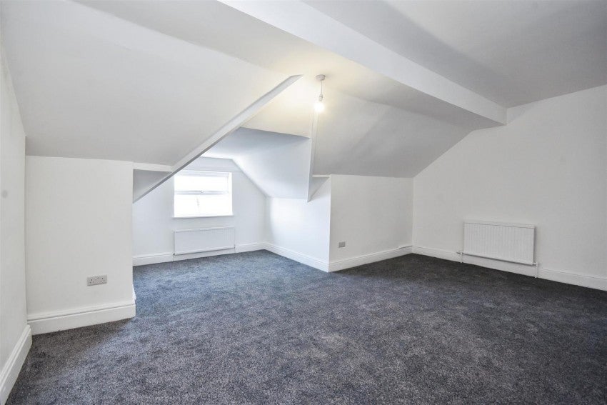 Flat High Bank in Manchester