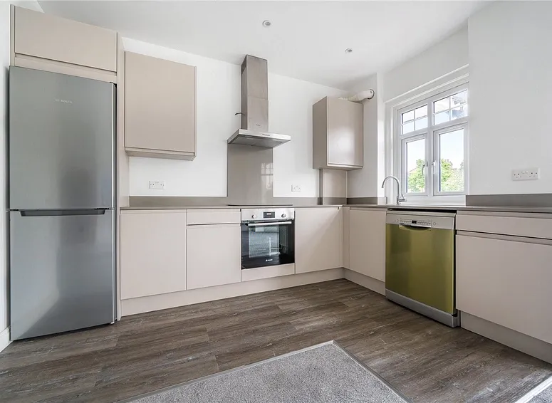 Flat Cranley Gardens in Greater London