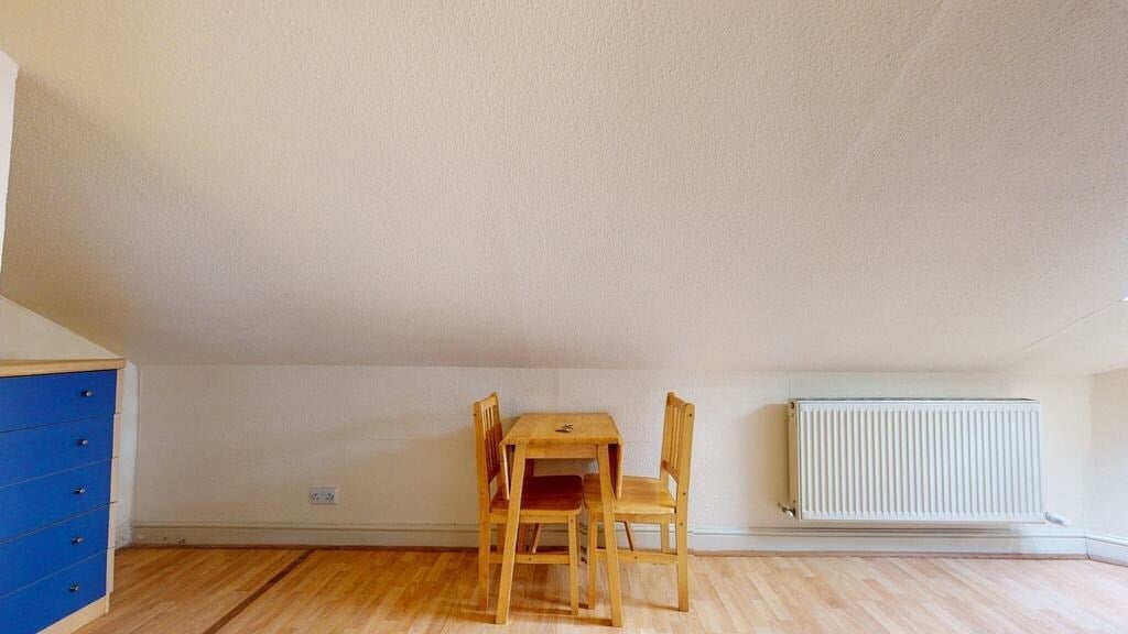 Flat James Avenue in Greater London