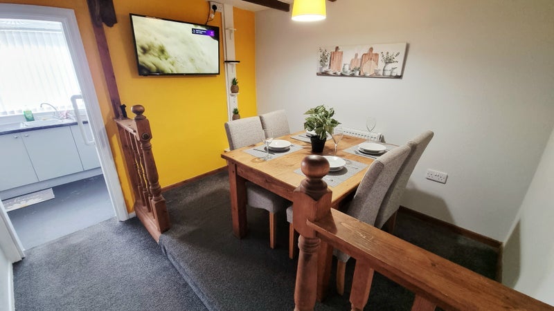 Room Carlton Place in Farnworth