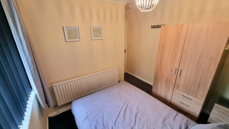 Room Carlton Place in Farnworth
