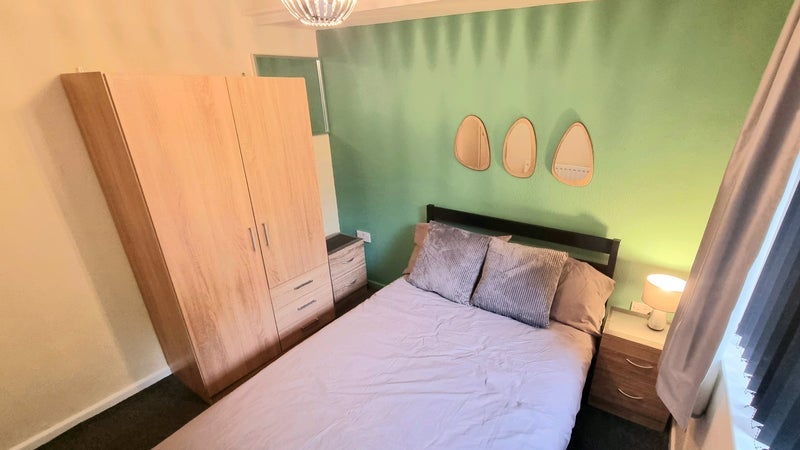 Room Carlton Place in Farnworth