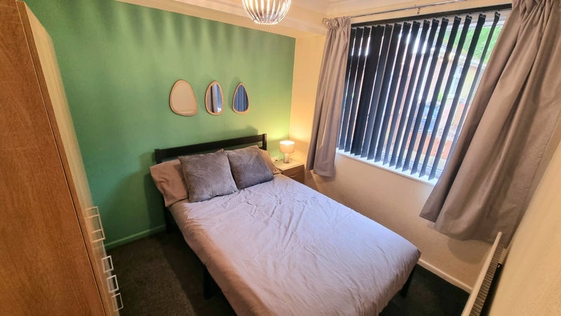 Room Carlton Place in Farnworth