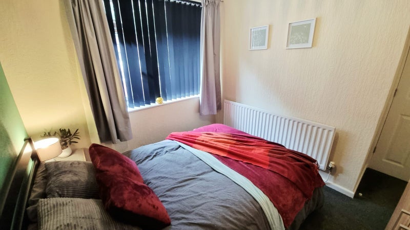 Room Carlton Place in Farnworth