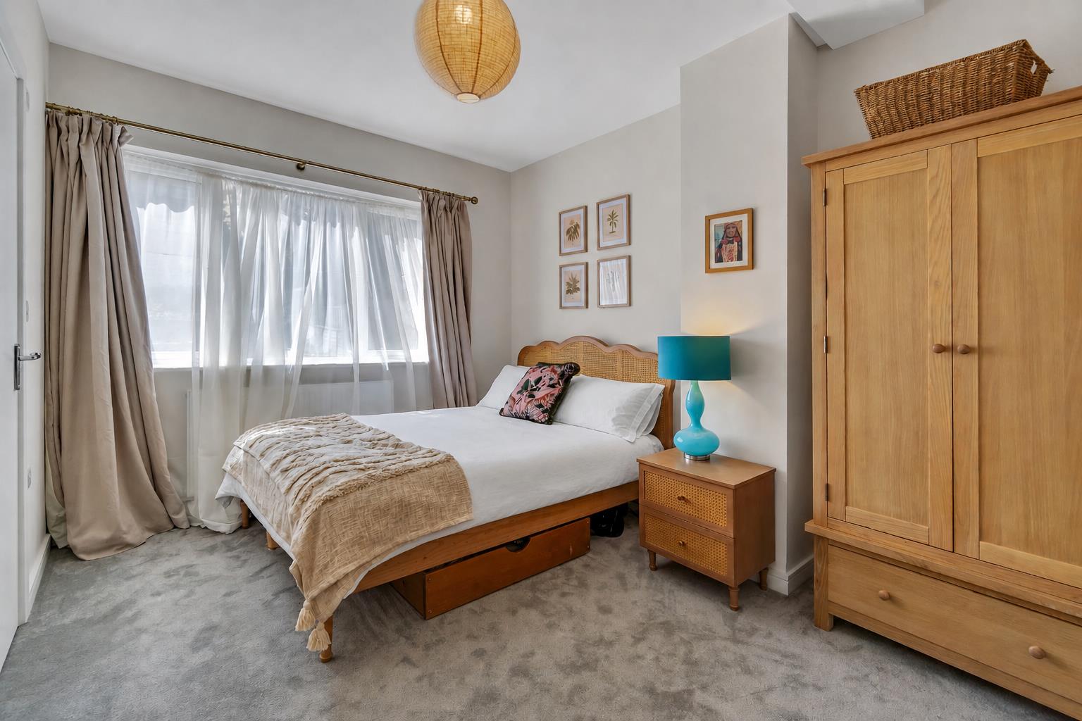 Room Aylesbury Crescent in Bristol